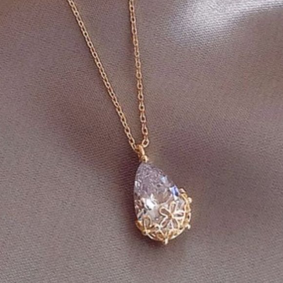 SHEIN Jewelry - Faux Teardrop Crystal Charm Necklace